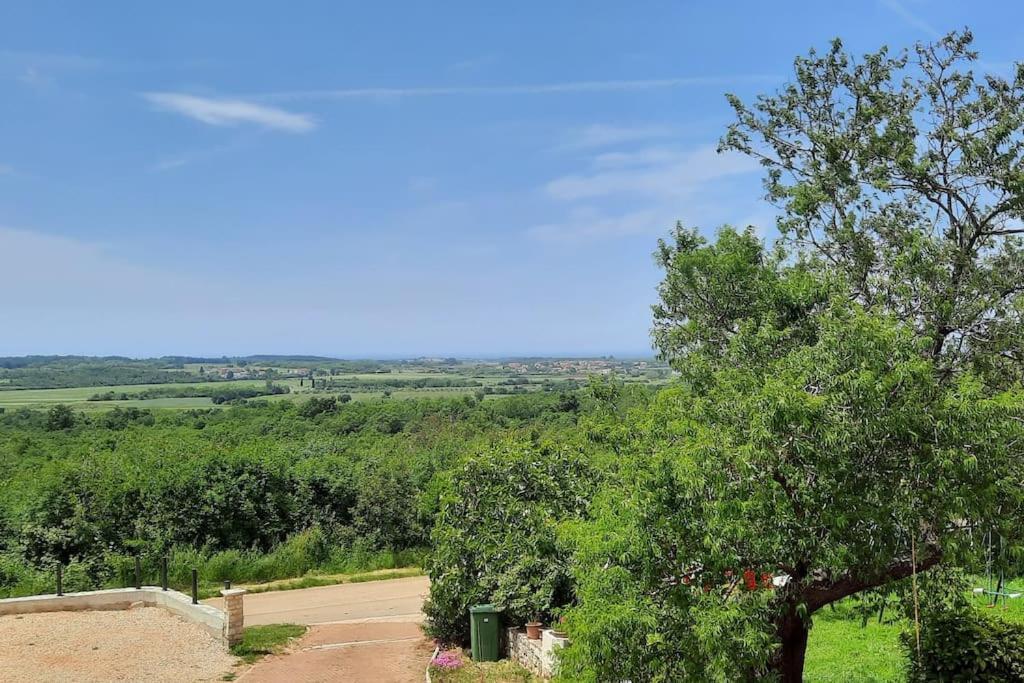 Holiday Home For 8 People, Pool + Sea View Vilanija Buitenkant foto