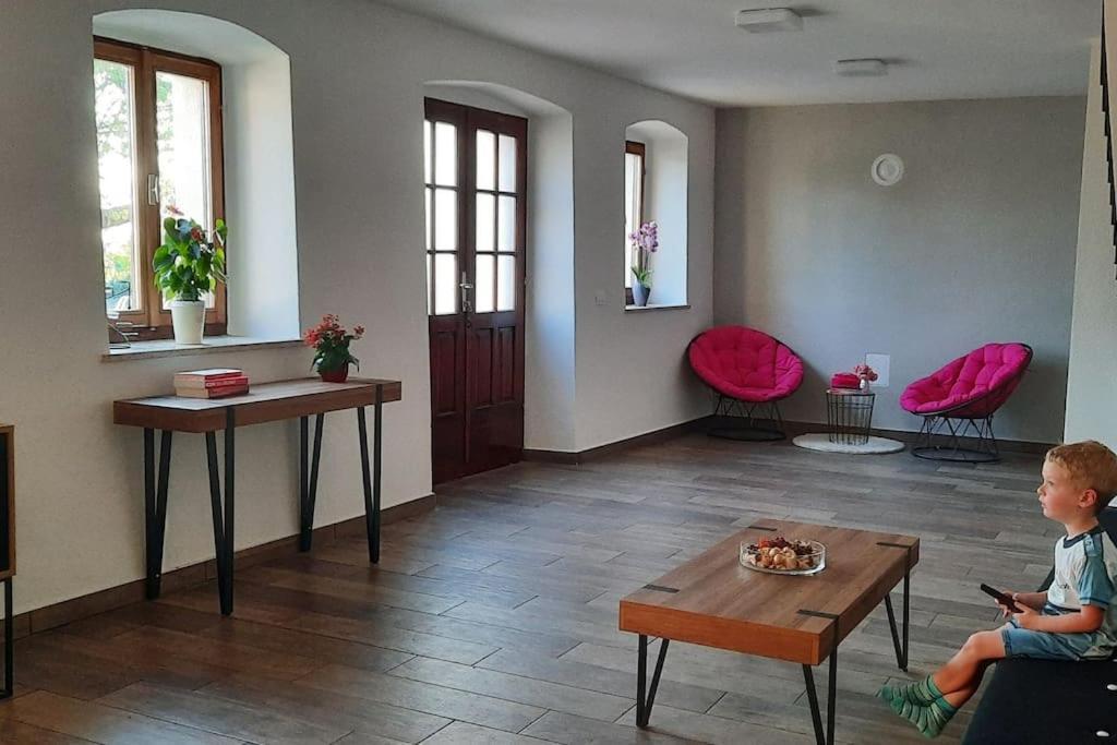 Holiday Home For 8 People, Pool + Sea View Vilanija Buitenkant foto
