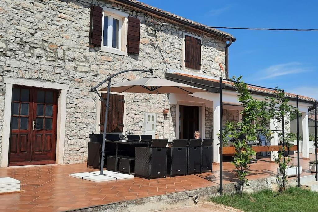 Holiday Home For 8 People, Pool + Sea View Vilanija Buitenkant foto