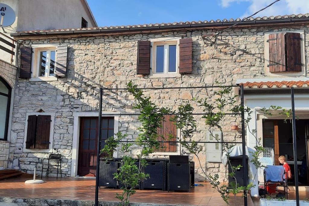 Holiday Home For 8 People, Pool + Sea View Vilanija Buitenkant foto