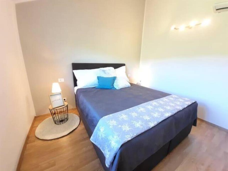 Holiday Home For 8 People, Pool + Sea View Vilanija Buitenkant foto