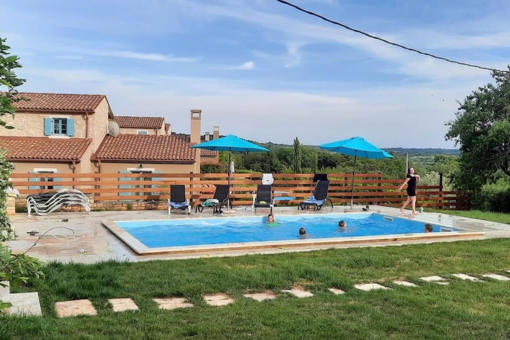 Holiday Home For 8 People, Pool + Sea View Vilanija Buitenkant foto
