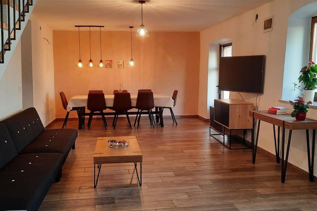 Holiday Home For 8 People, Pool + Sea View Vilanija Buitenkant foto