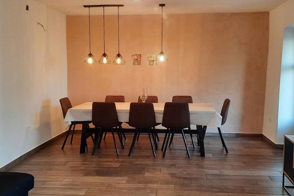 Holiday Home For 8 People, Pool + Sea View Vilanija Buitenkant foto