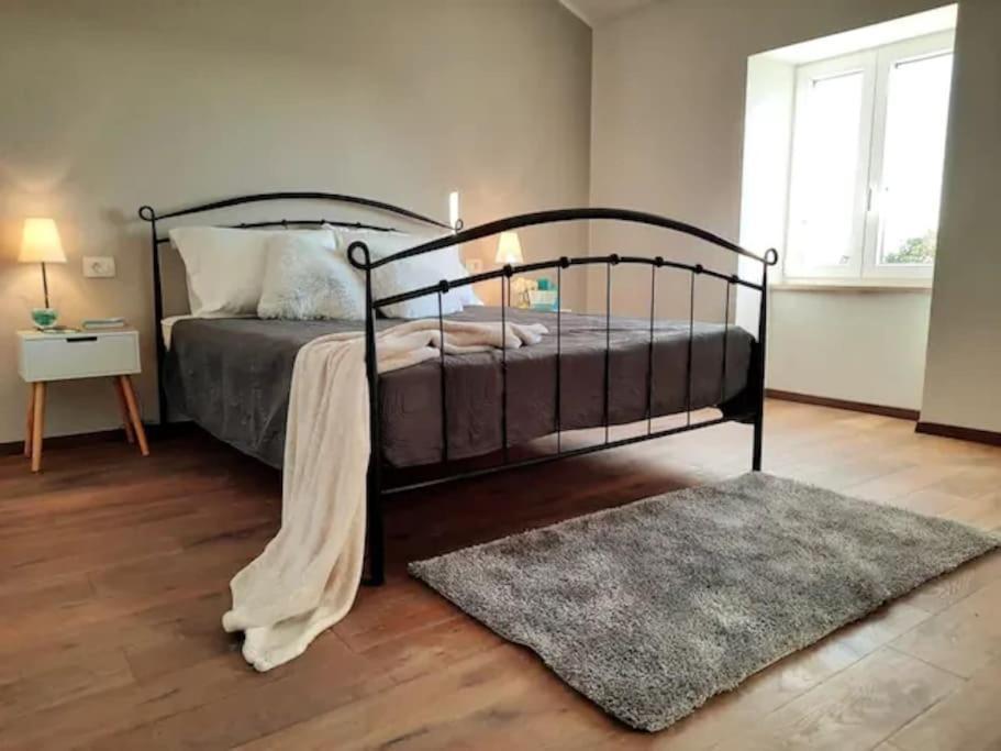 Holiday Home For 8 People, Pool + Sea View Vilanija Buitenkant foto