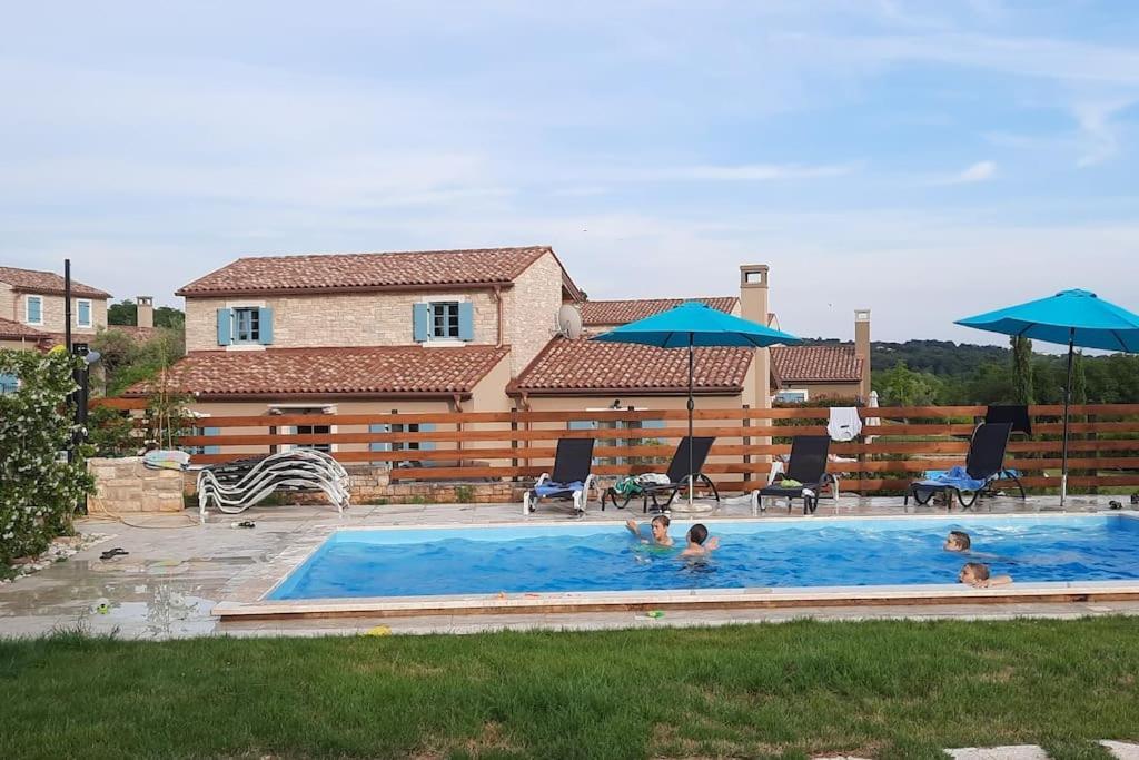 Holiday Home For 8 People, Pool + Sea View Vilanija Buitenkant foto