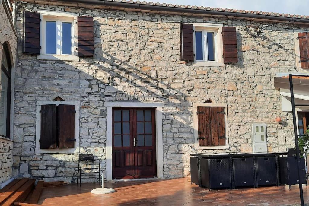 Holiday Home For 8 People, Pool + Sea View Vilanija Buitenkant foto
