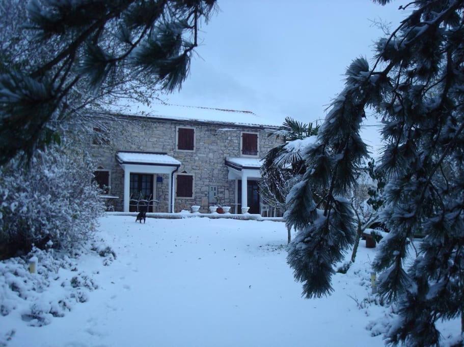 Holiday Home For 8 People, Pool + Sea View Vilanija Buitenkant foto