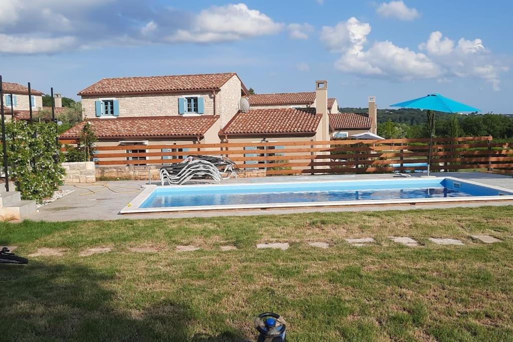 Holiday Home For 8 People, Pool + Sea View Vilanija Buitenkant foto