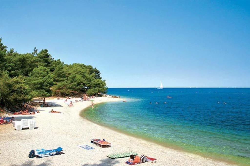 Holiday Home For 8 People, Pool + Sea View Vilanija Buitenkant foto